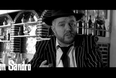 Don Sandro is looking for a programmer - Maffioso Don Sandro is op zoek naar een programmeur voor Mastronardi Software